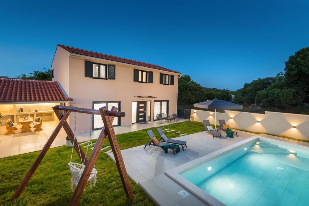 Nodus Villa *